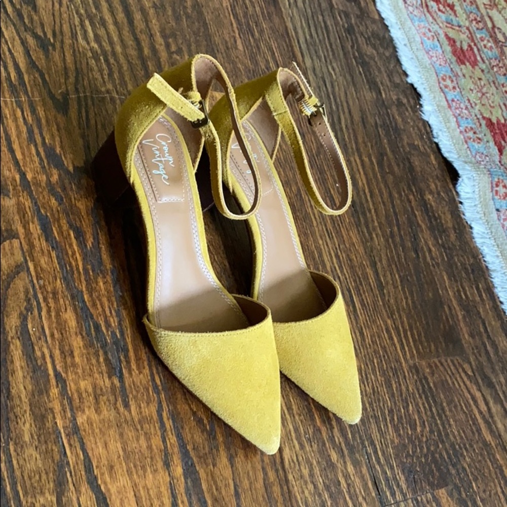 Yellow high heels size 7 1/2 barley worn